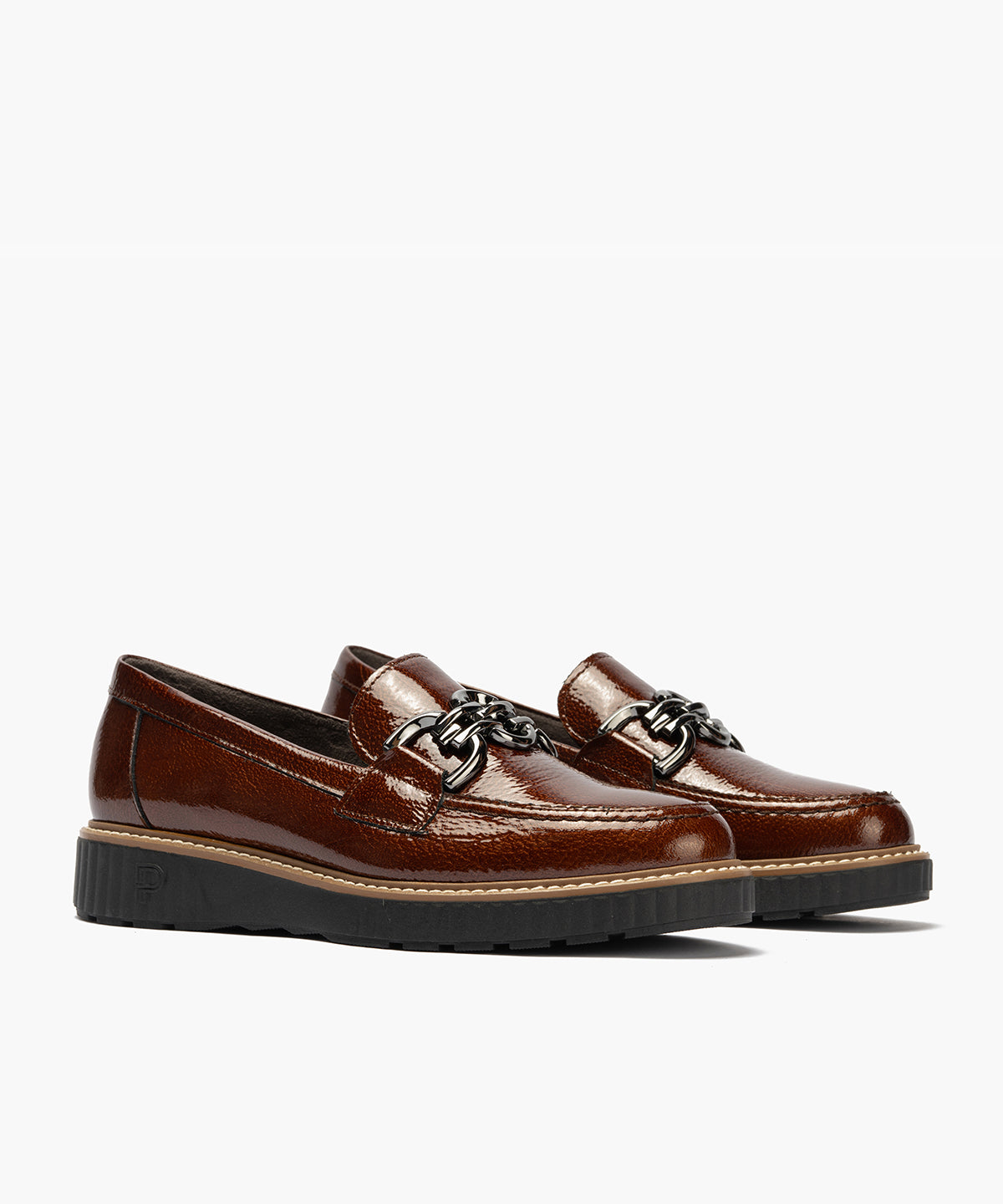 Mocasín con adorno en charol Cuero