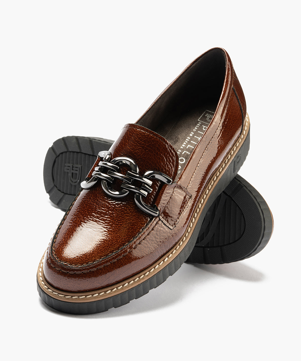 Mocasín con adorno en charol Cuero