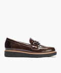 Mocasín con adorno en charol Marrón