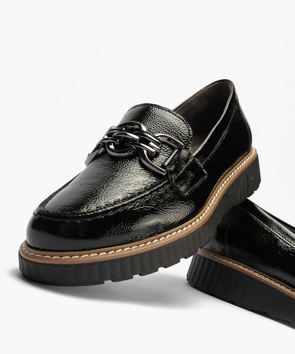 Mocasín con adorno en charol Negro
