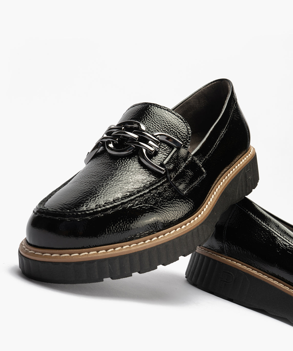 Mocasín con adorno en charol Negro