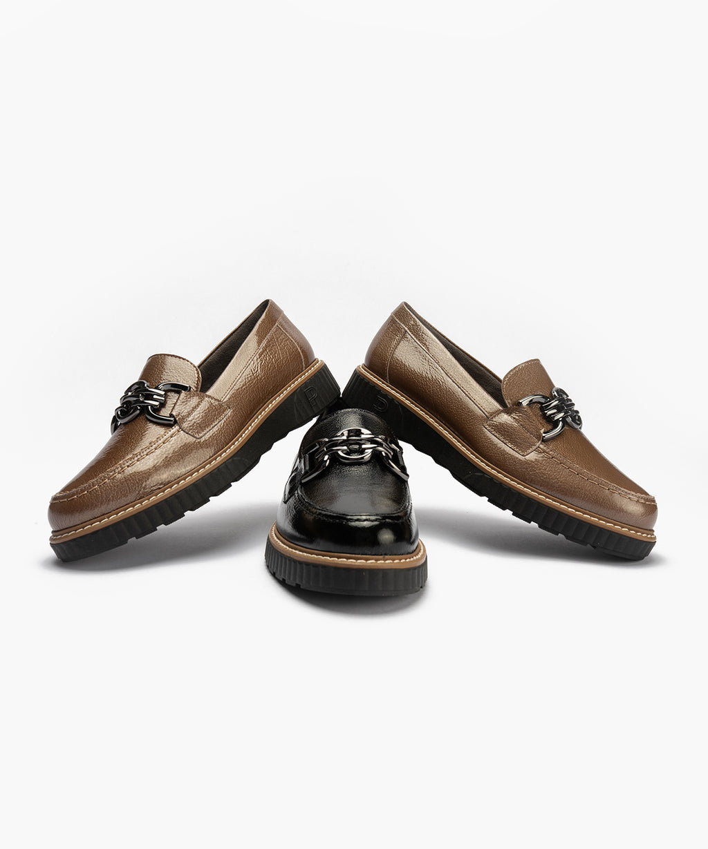 Mocasín con adorno en charol Negro