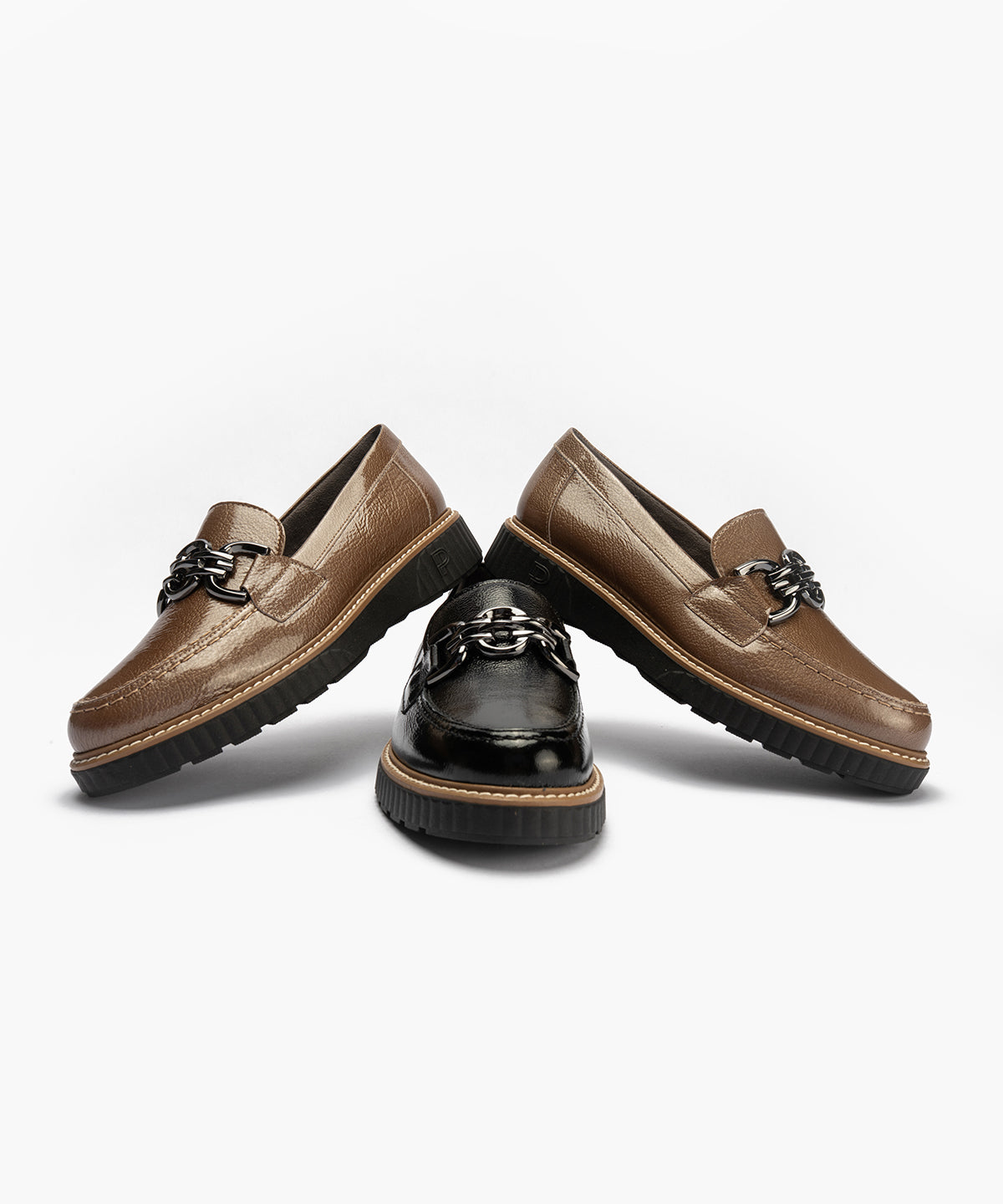 Mocasín con adorno en charol Negro