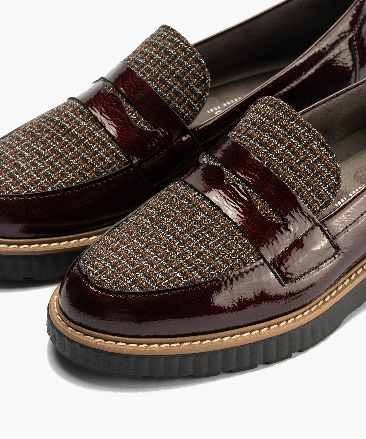 Mocasín antifaz combinado charol con tejido Burdeos