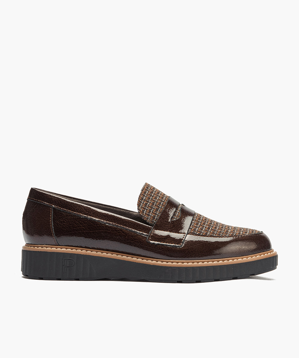 Mocasín antifaz combinado charol con tejido Marrón