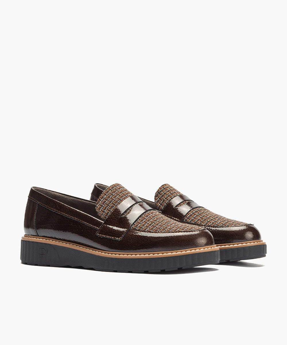 Mocasín antifaz combinado charol con tejido Marrón