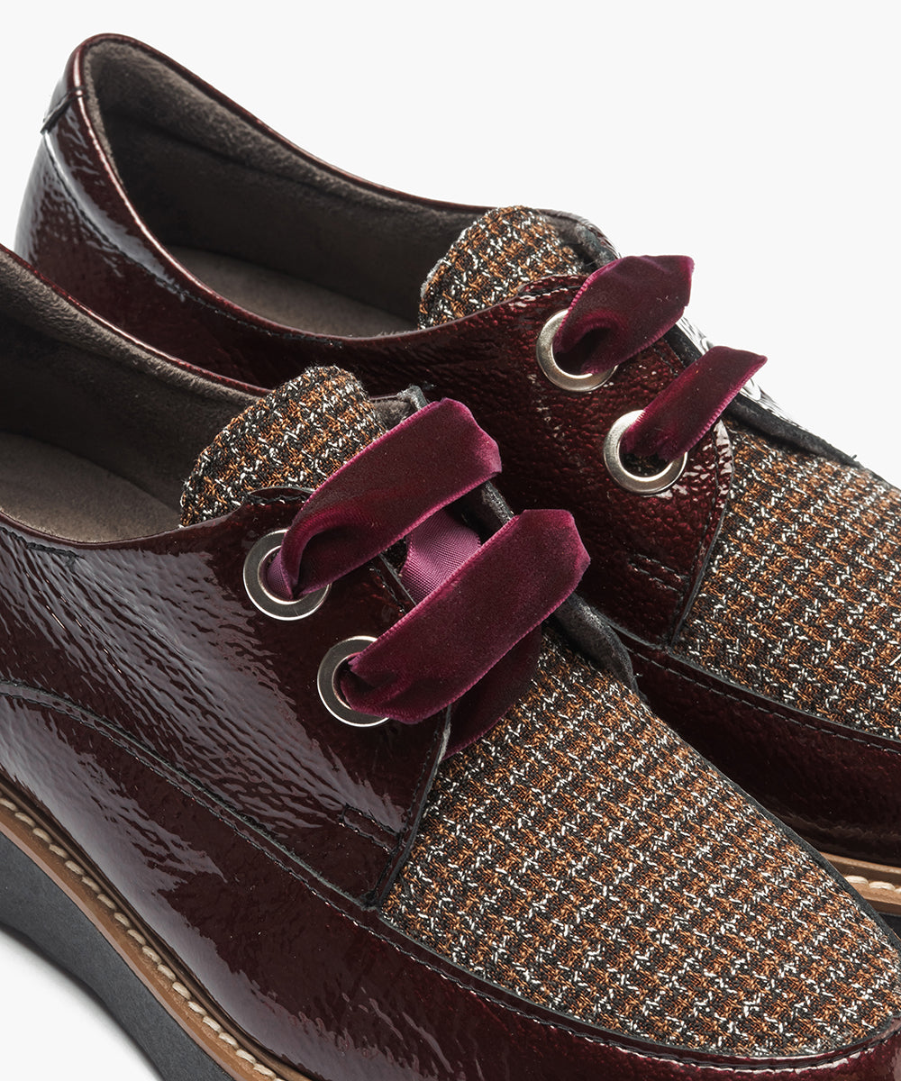Blucher cordón terciopelo combinado charol con tejido Burdeos