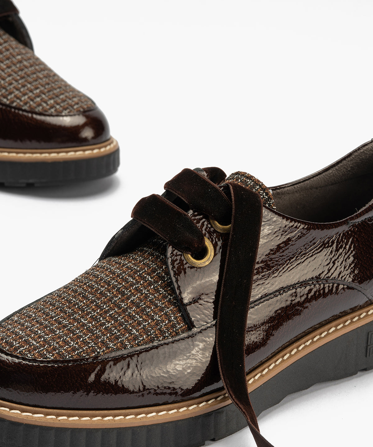 Blucher cordón terciopelo combinado charol con tejido Marrón