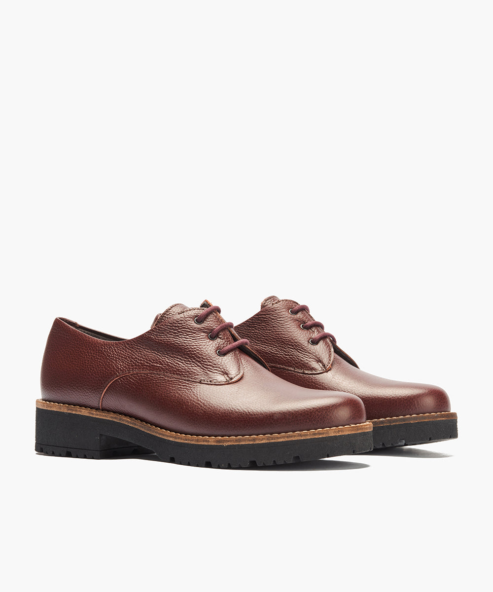 Blucher en napa con grano Burdeos