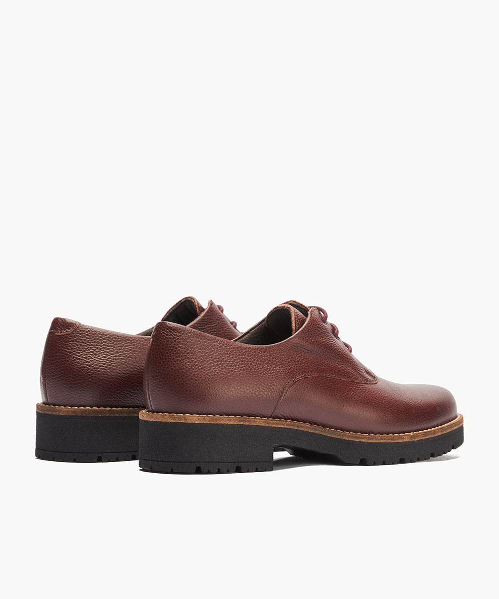Blucher en napa con grano Burdeos
