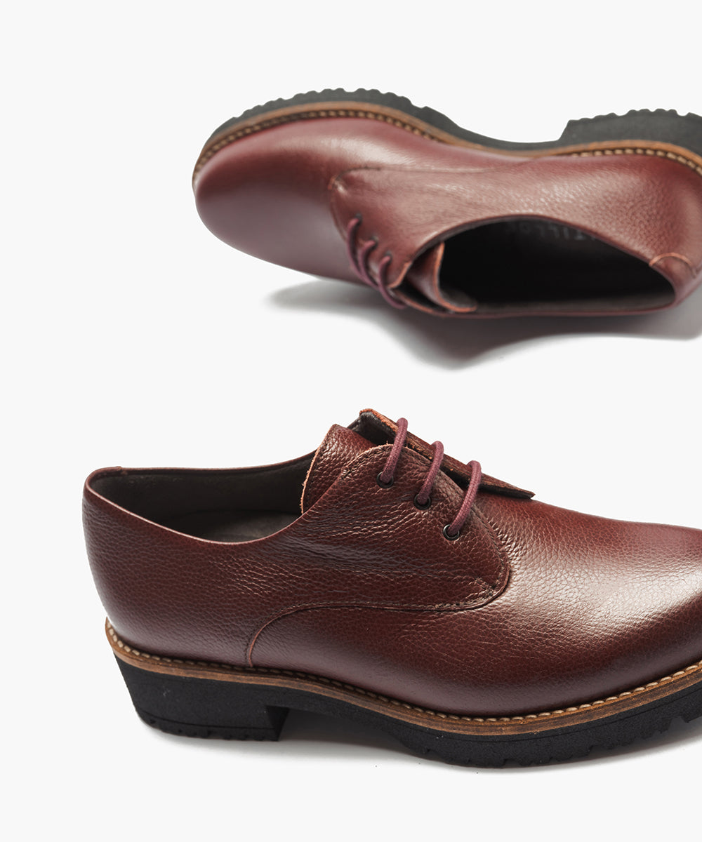 Blucher en napa con grano Burdeos