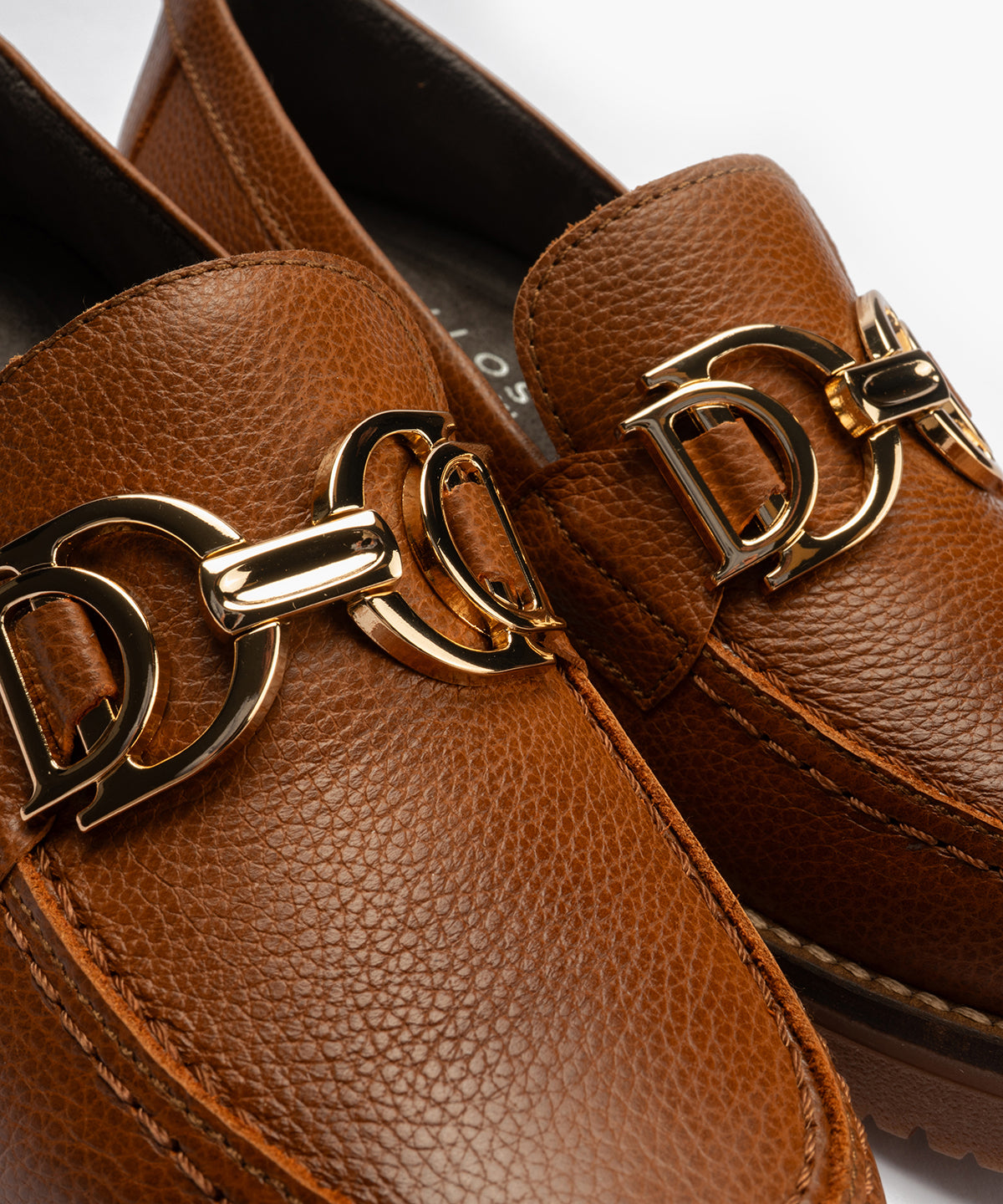 Mocasín en napa con grano con detalle adorno Cuero