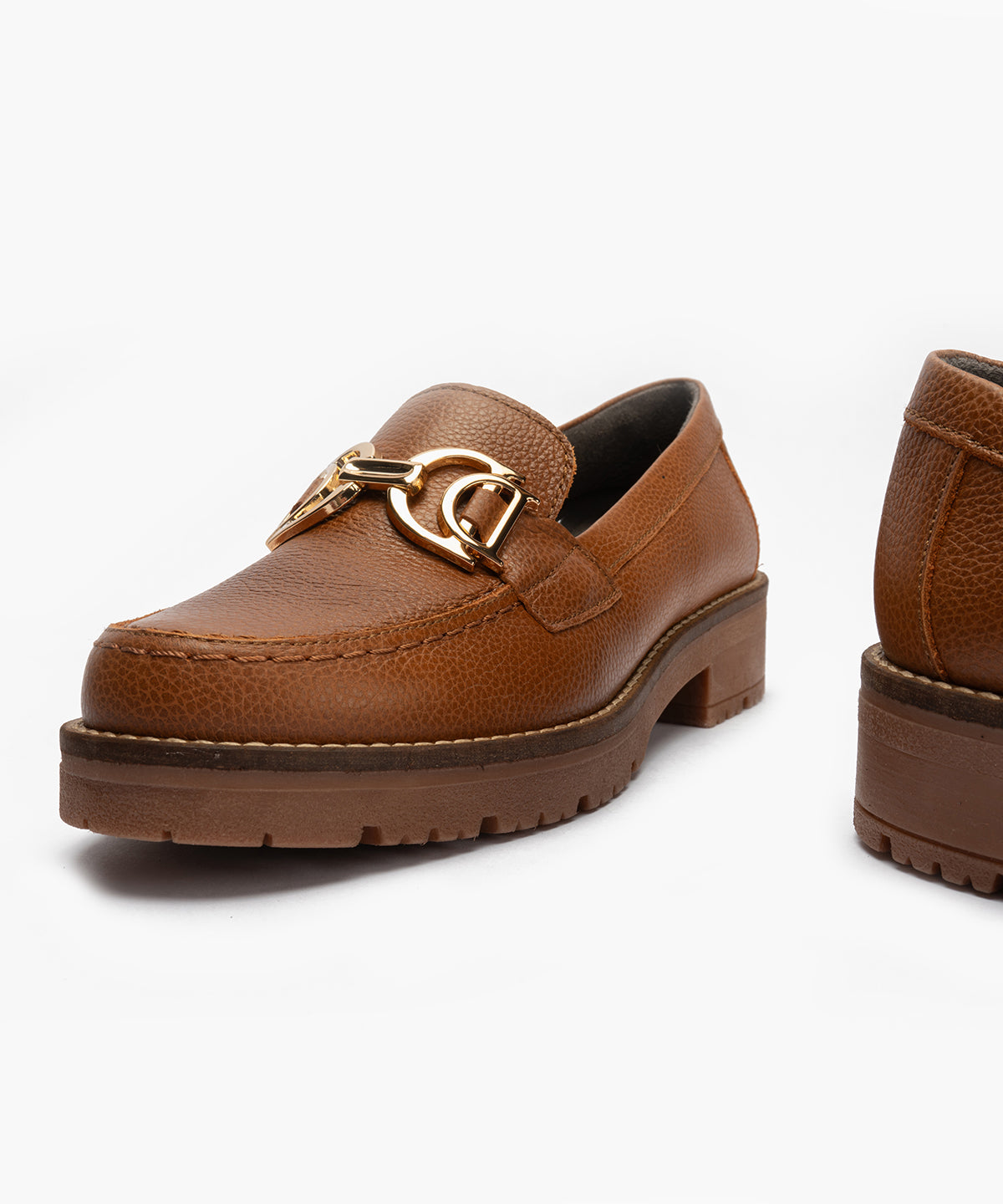 Mocasín en napa con grano con detalle adorno Cuero