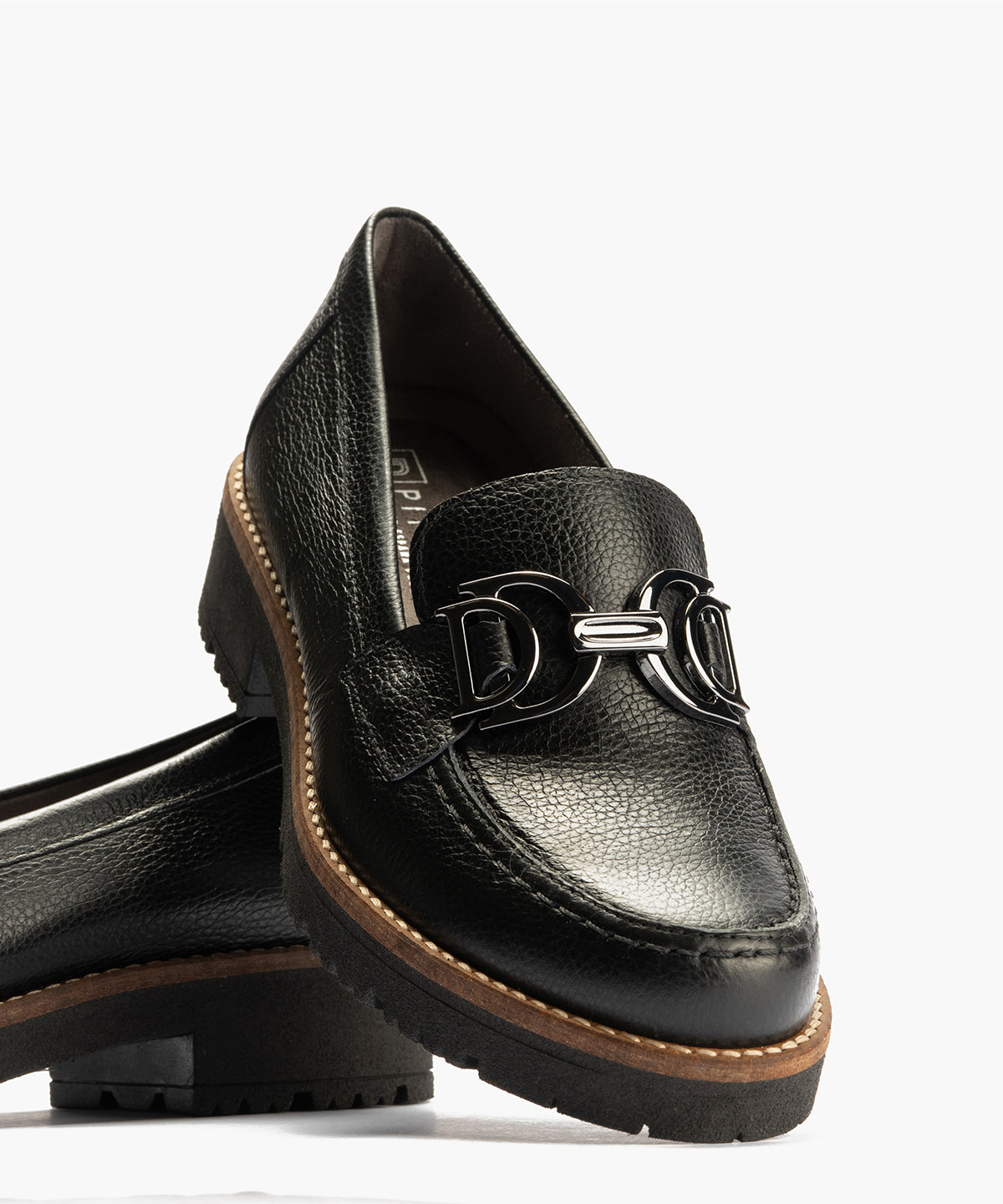Mocasín en napa con grano con detalle adorno Negro