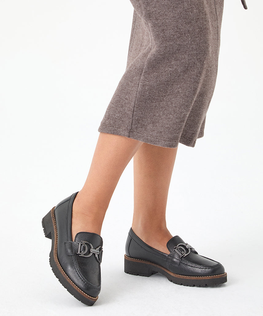 Mocasín en napa con grano con detalle adorno Negro