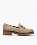 Mocasín en napa con grano con detalle adorno Topo