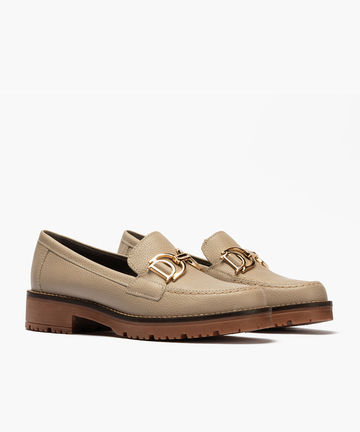 Mocasín en napa con grano con detalle adorno Topo