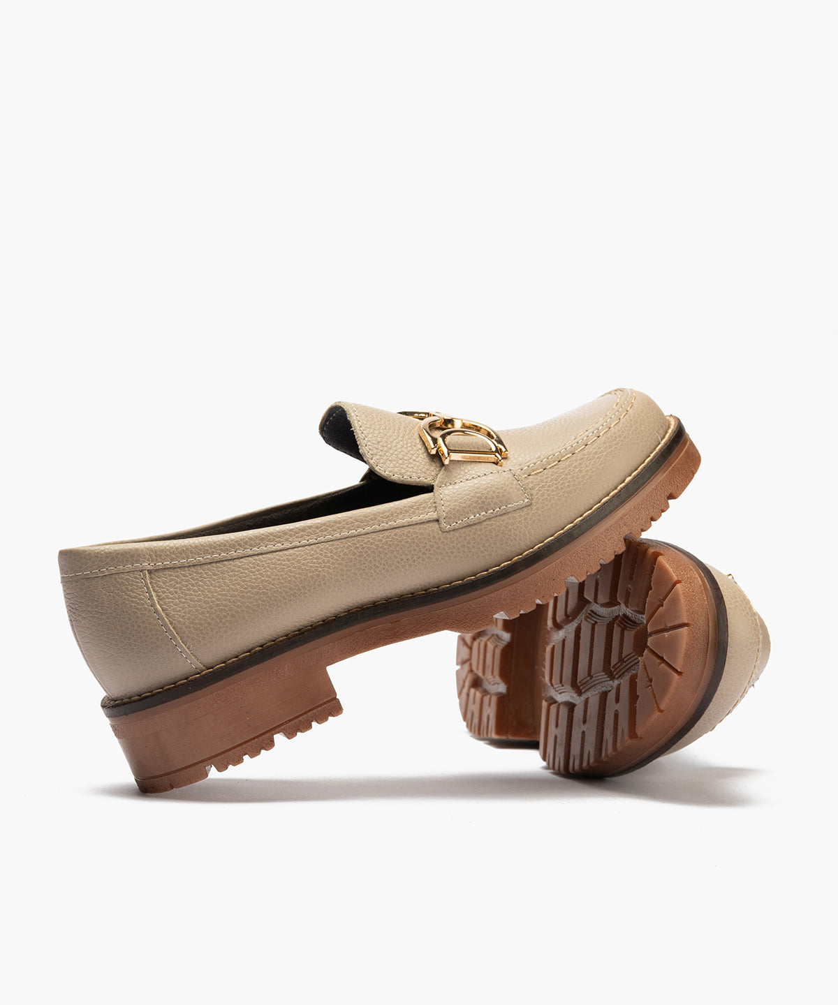 Mocasín en napa con grano con detalle adorno Topo