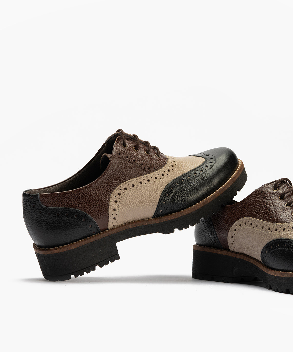 Inglés en napa con grano combinado tricolor Negro-Topo-Marrón