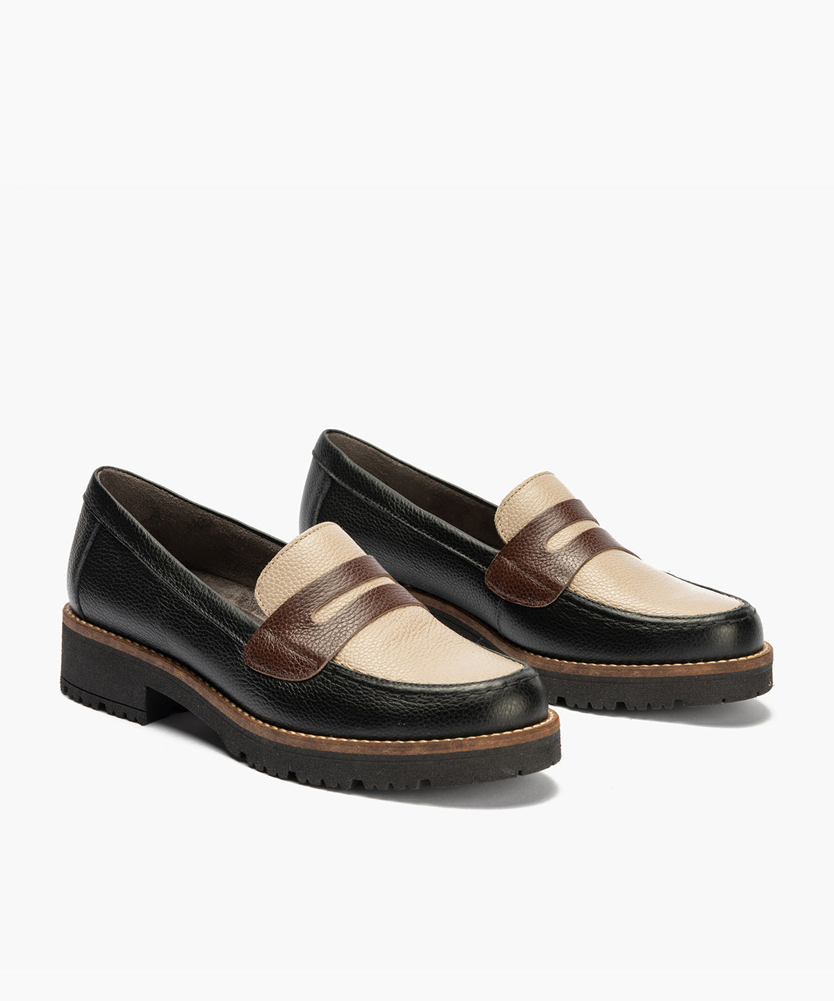 Mocasín antifaz con napa con grano combinado Negro-Topo-Marrón