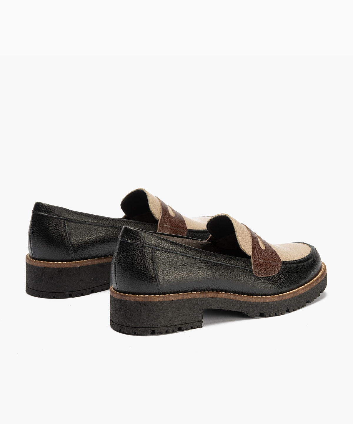 Mocasín antifaz con napa con grano combinado Negro-Topo-Marrón