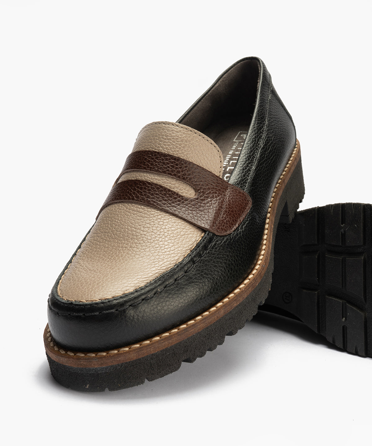 Mocasín antifaz con napa con grano combinado Negro-Topo-Marrón