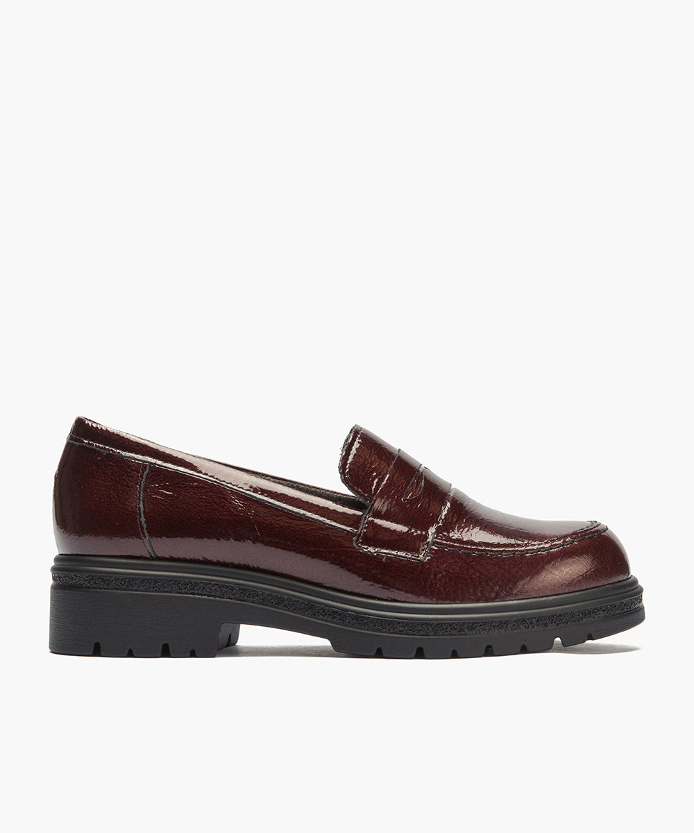 Mocasín antifaz en charol Burdeos