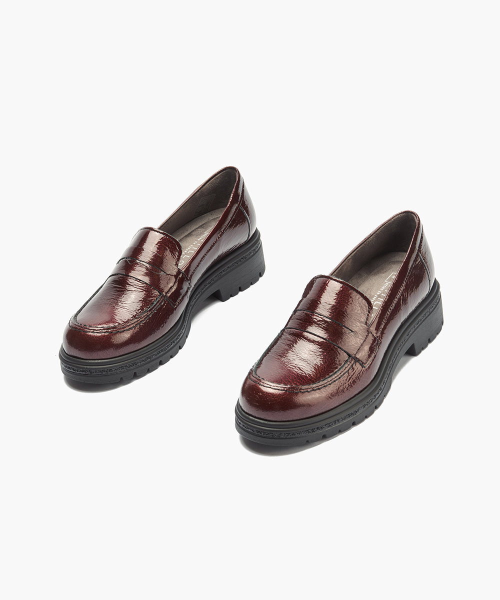 Mocasín antifaz en charol Burdeos