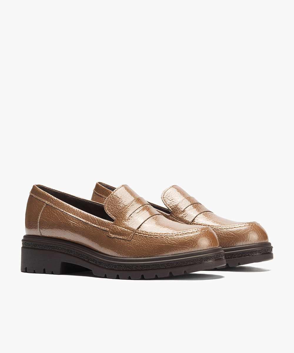 Mocasín antifaz en charol Topo