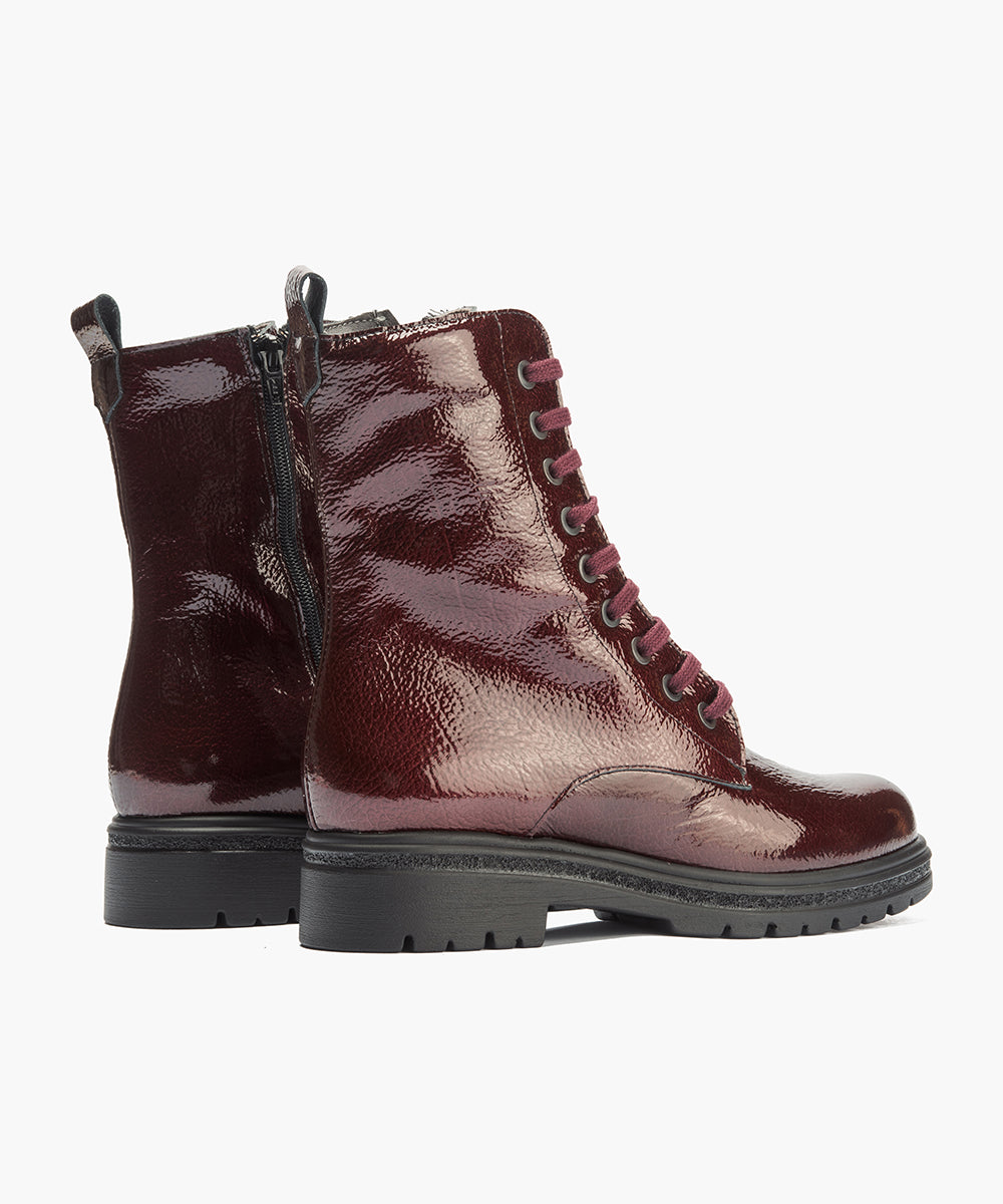 Bota militar en charol con cremallera Burdeos