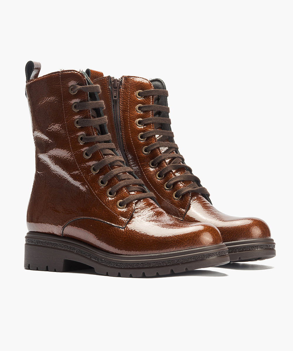 Bota militar en charol con cremallera Cuero