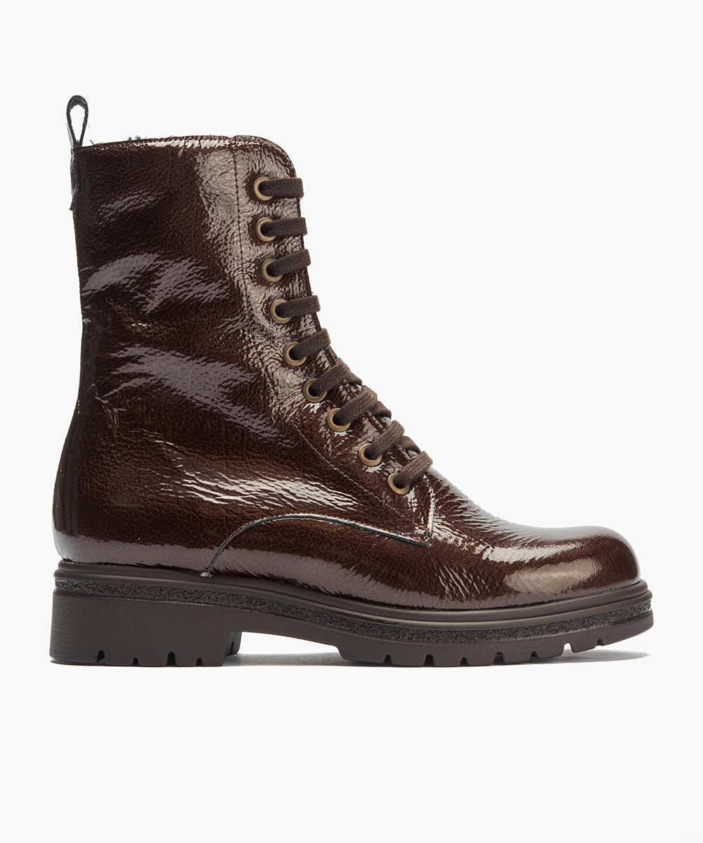 Bota militar en charol con cremallera Marrón