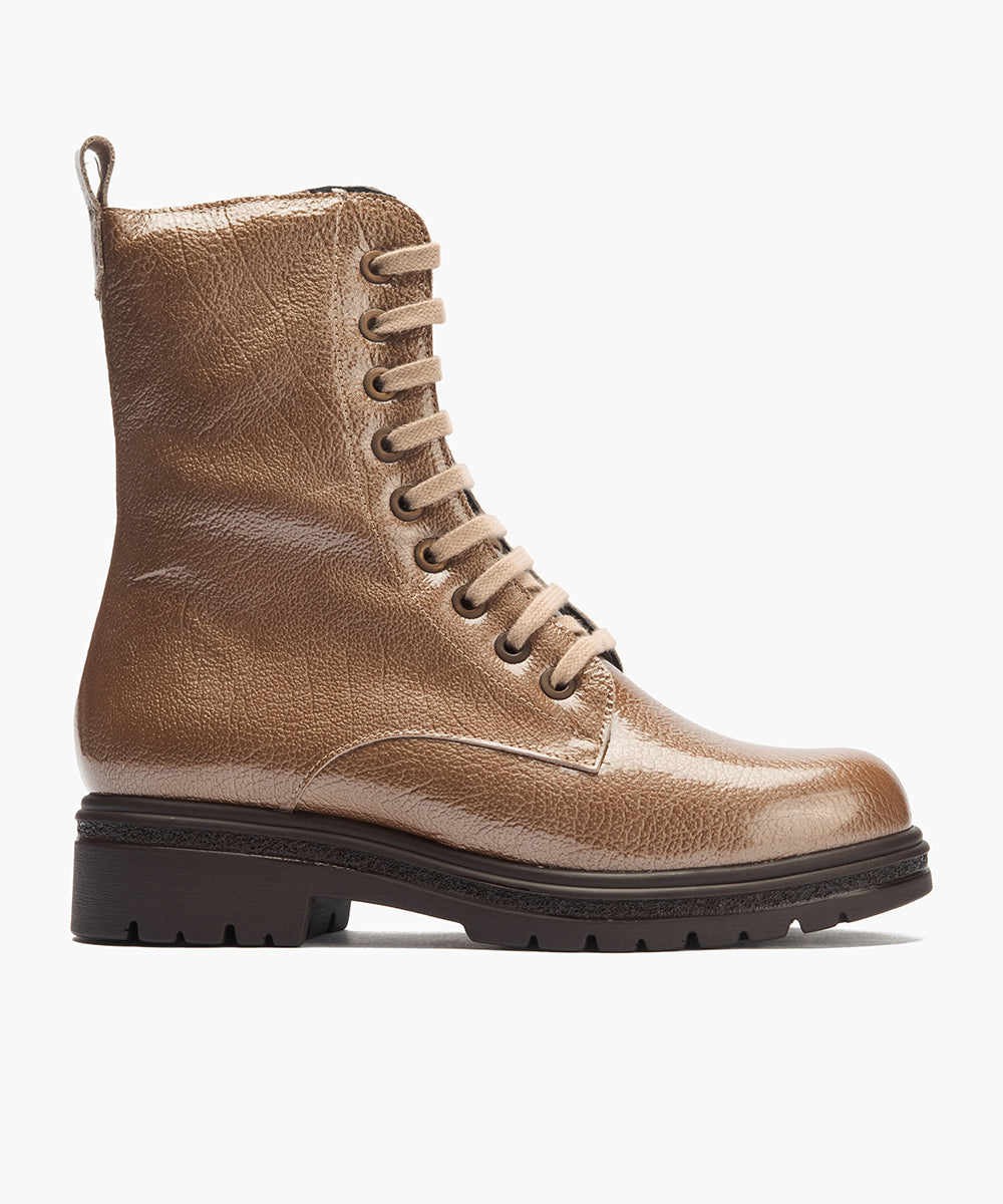 Bota militar en charol con cremallera Topo