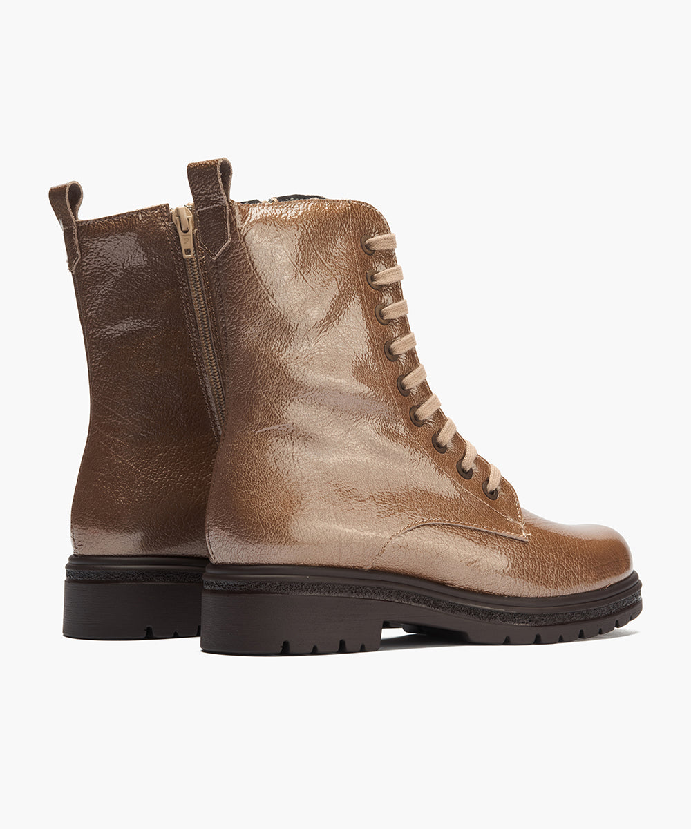 Bota militar en charol con cremallera Topo