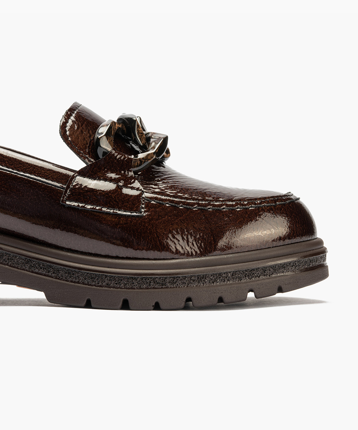 Mocasín en charol con adorno Marrón