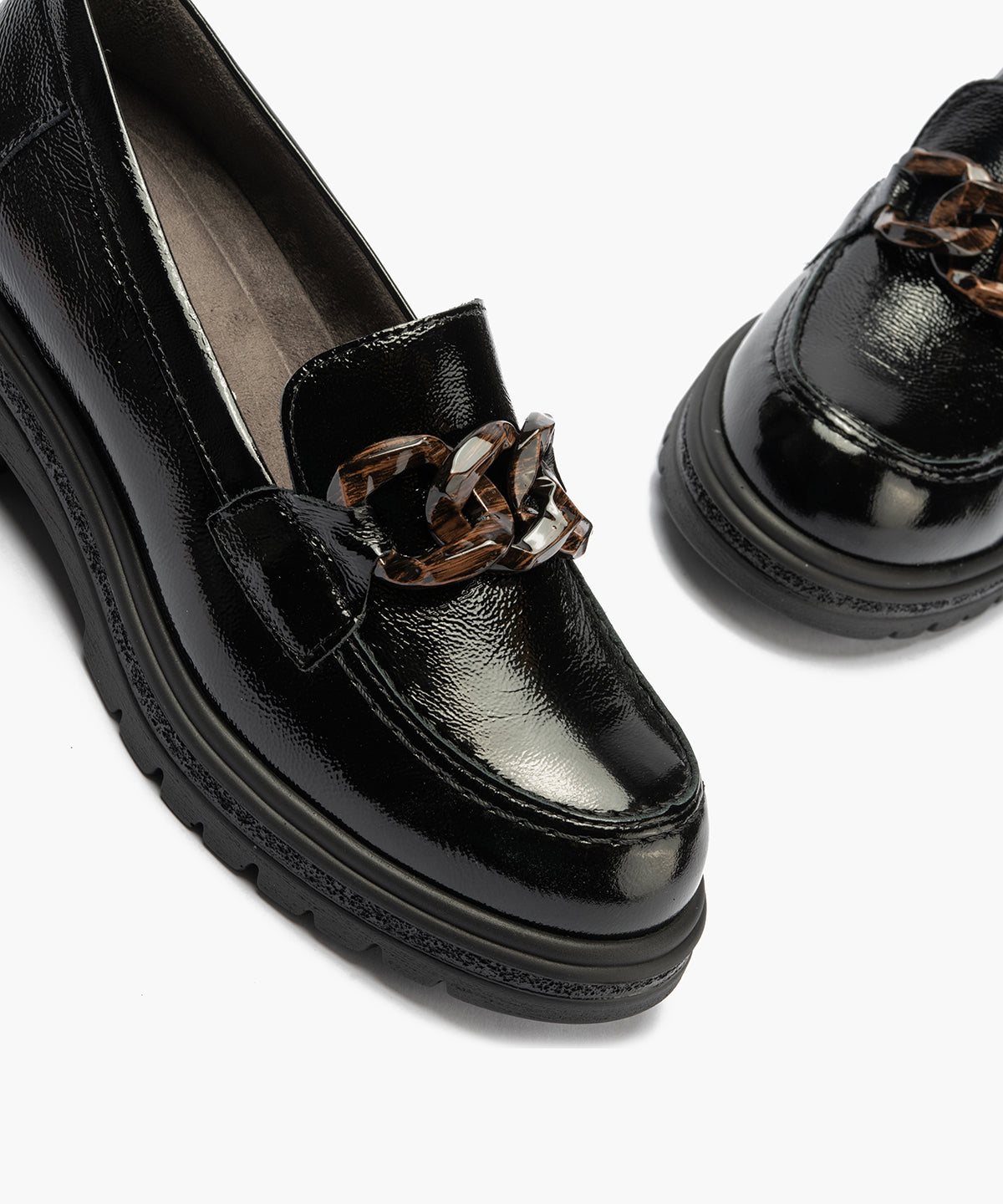 Mocasín en charol con adorno Negro