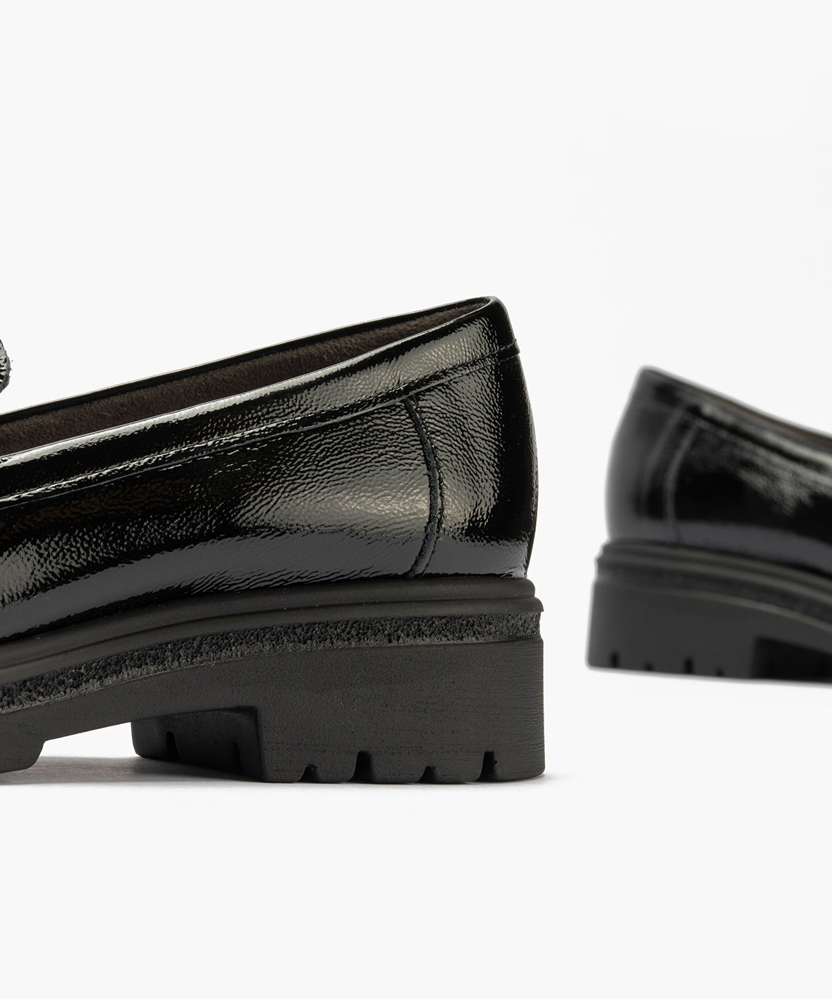 Mocasín en charol con adorno Negro