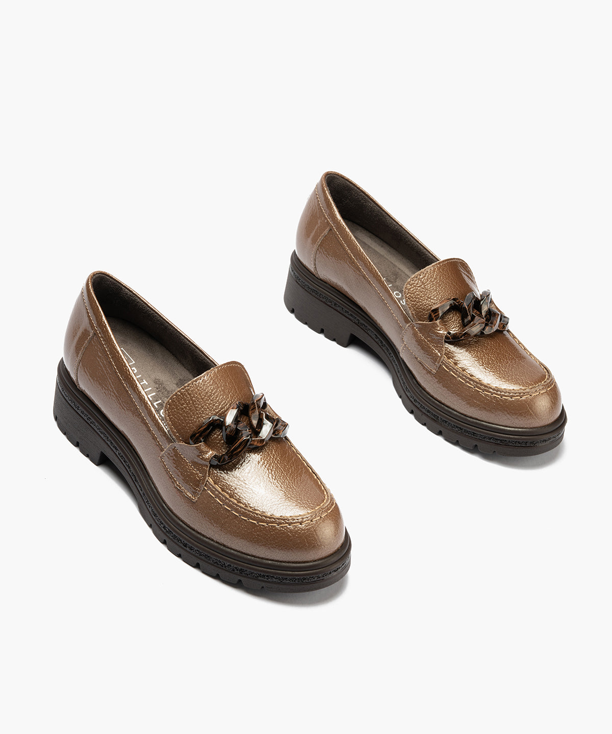 Mocasín en charol con adorno Topo