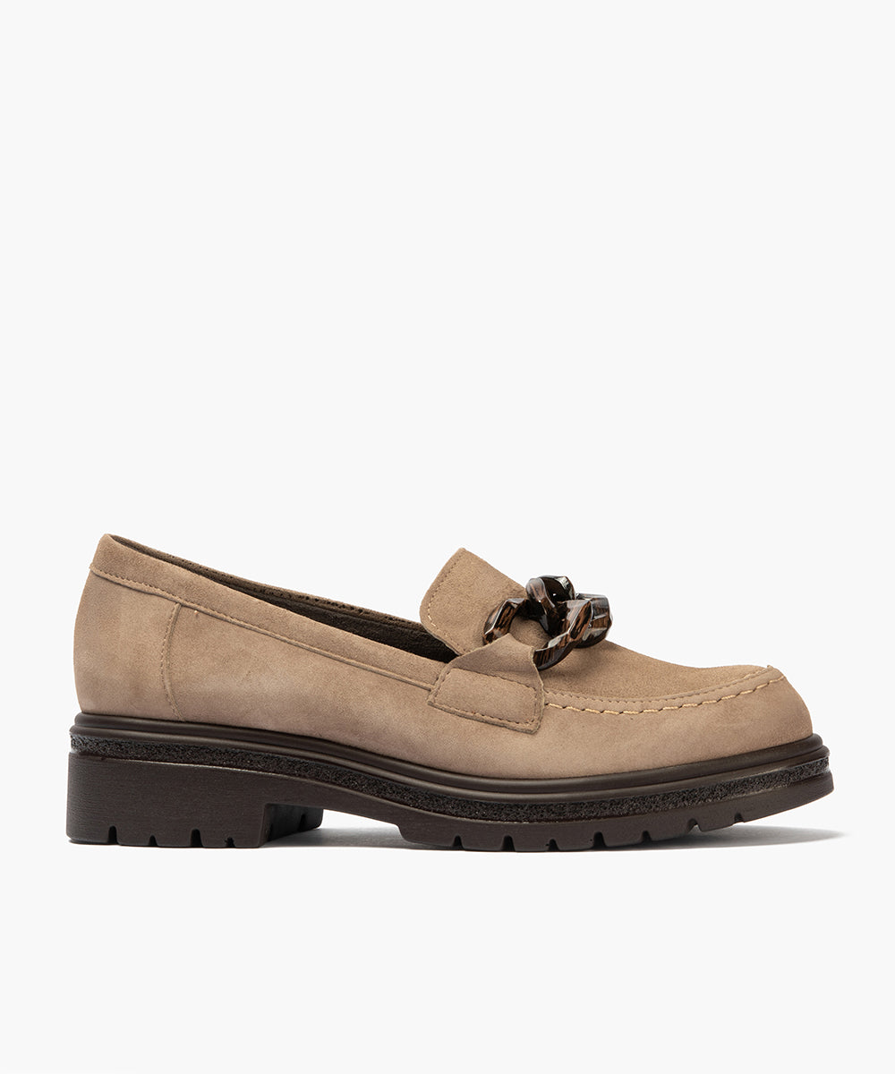 Mocasín en ante con adorno Topo