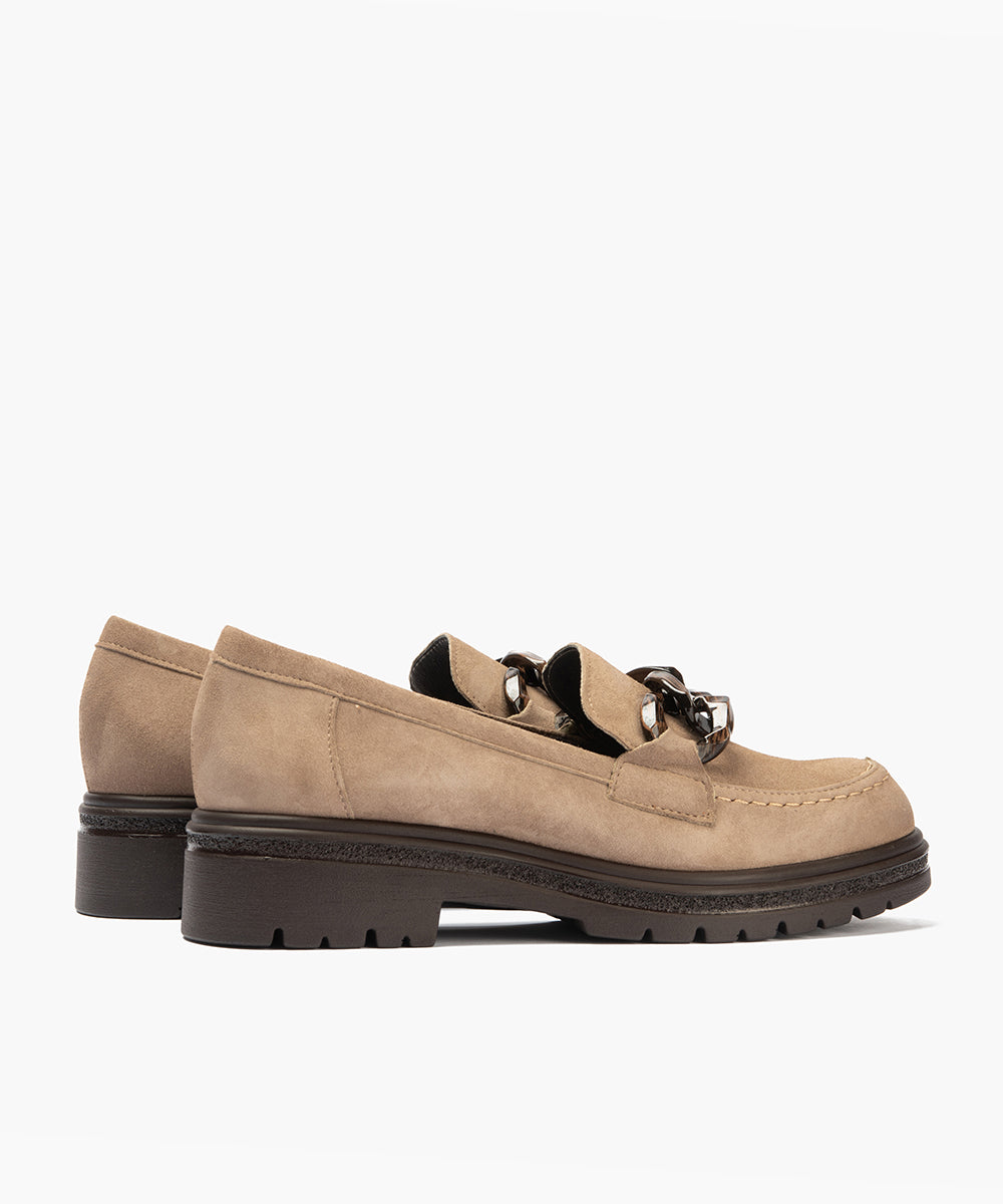 Mocasín en ante con adorno Topo