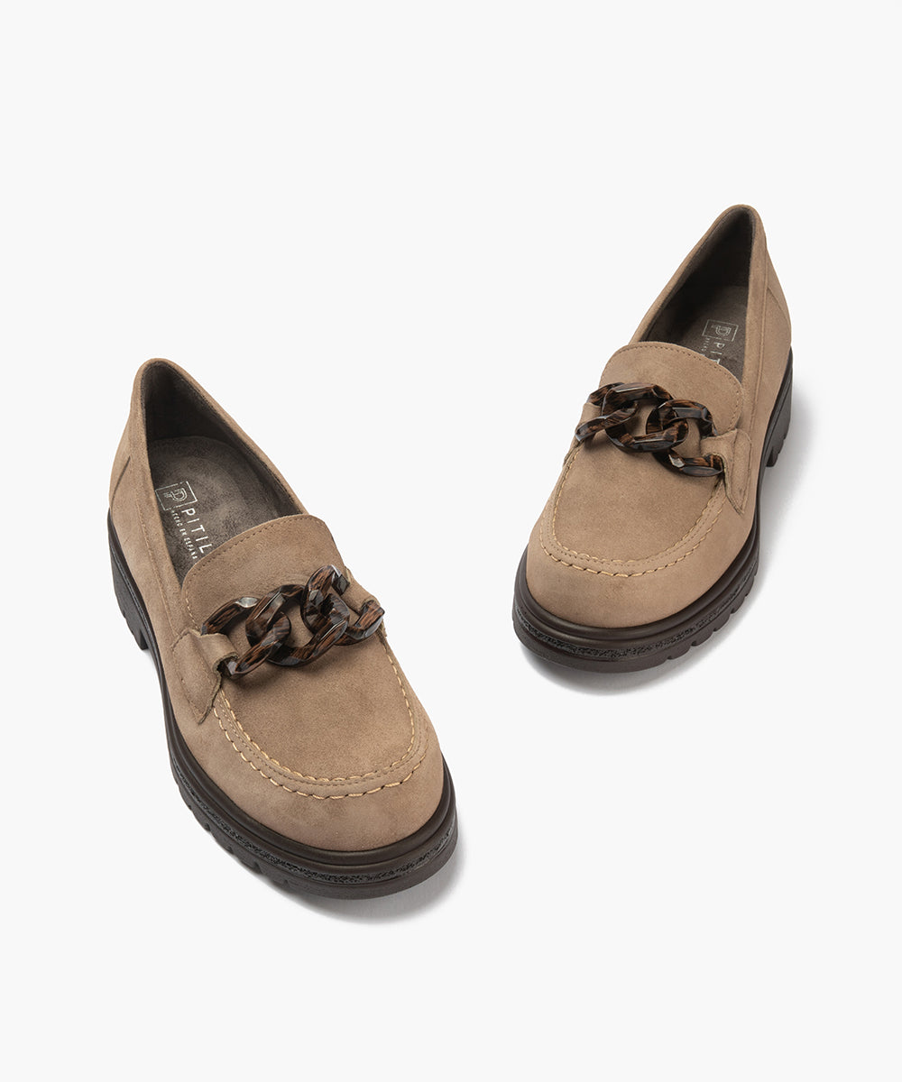 Mocasín en ante con adorno Topo