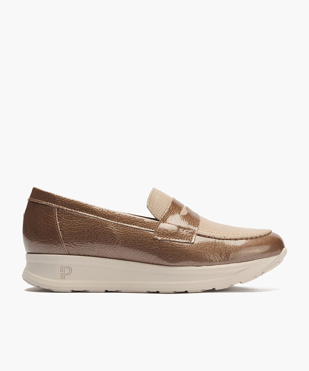 Mocasín antifaz combinado charol con napa grano Topo