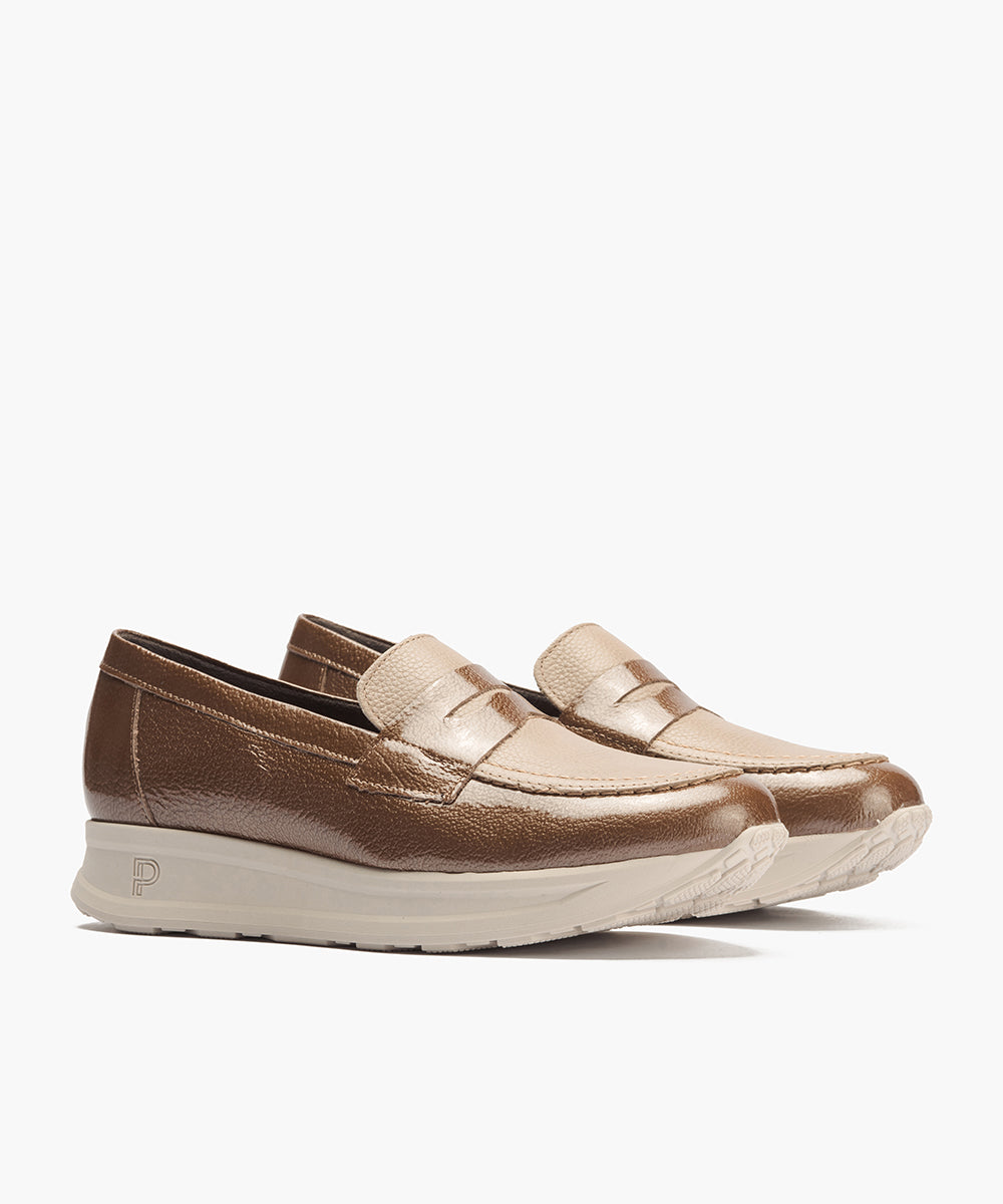 Mocasín antifaz combinado charol con napa grano Topo