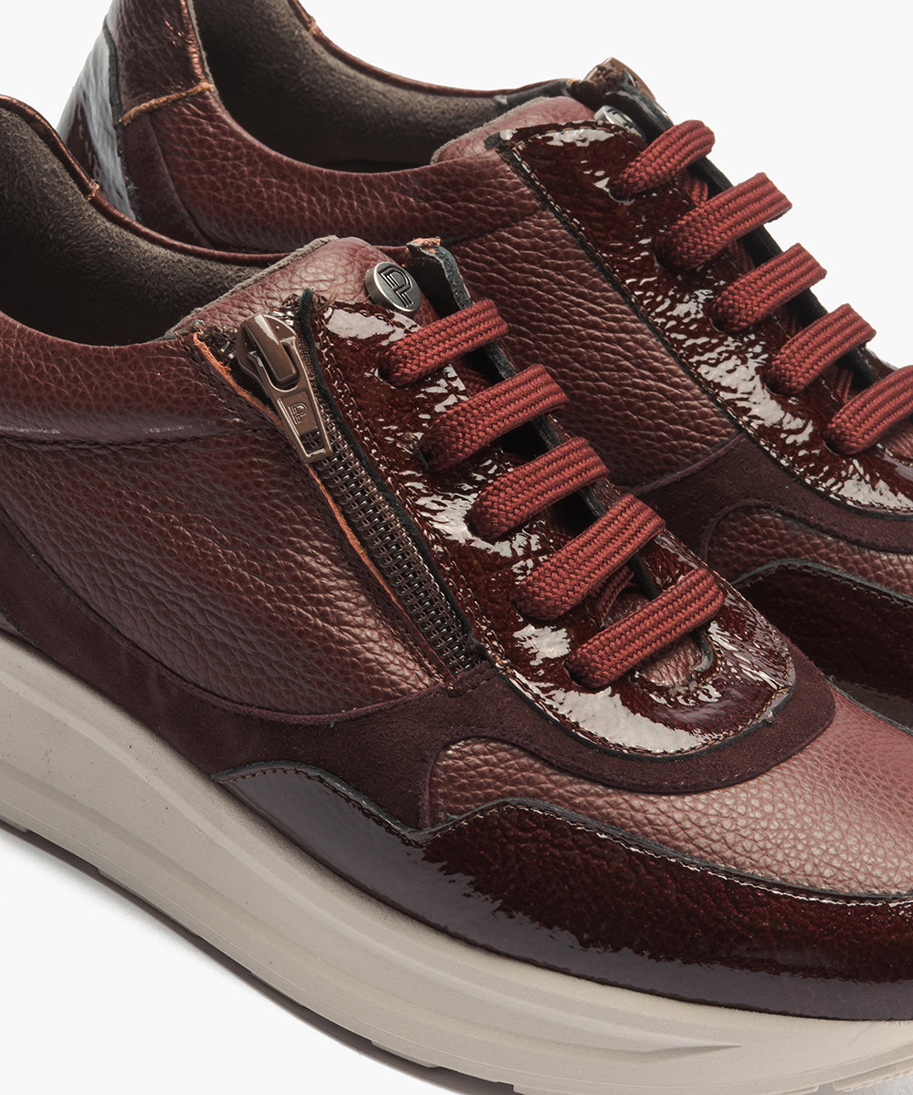 Deportivo combinado charol con napa grano con cremalleran Burdeos