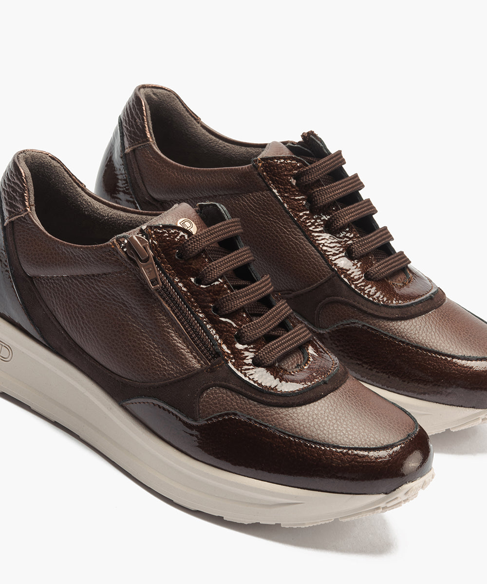 Deportivo combinado charol con napa grano con cremallera Marrón