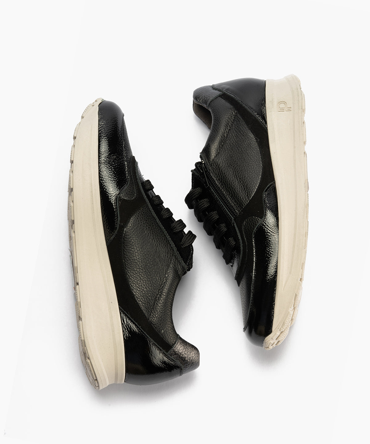 Deportivo combinado charol con napa grano con cremallera Negro