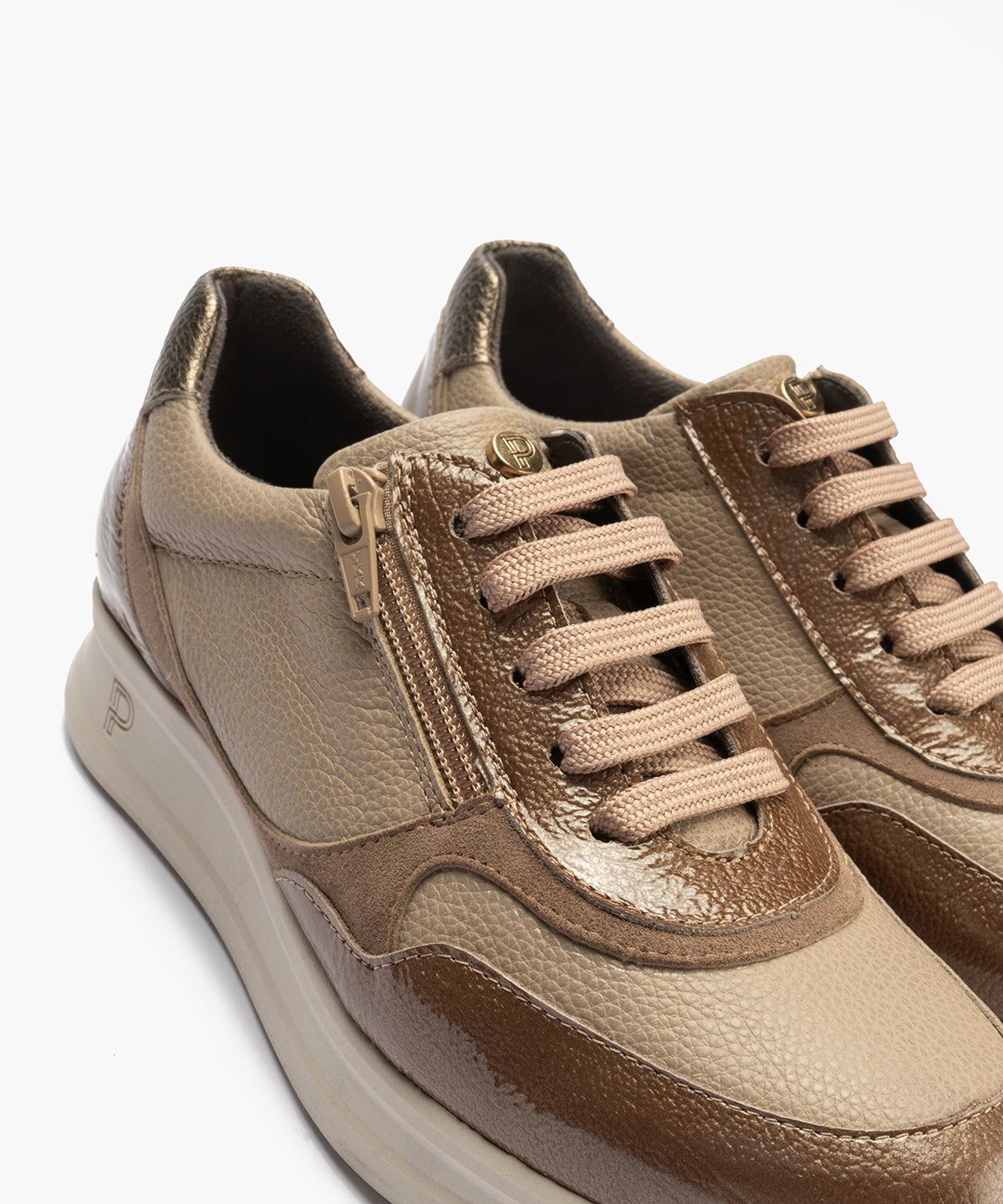 Deportivo combinado charol con napa grano con cremallera Topo