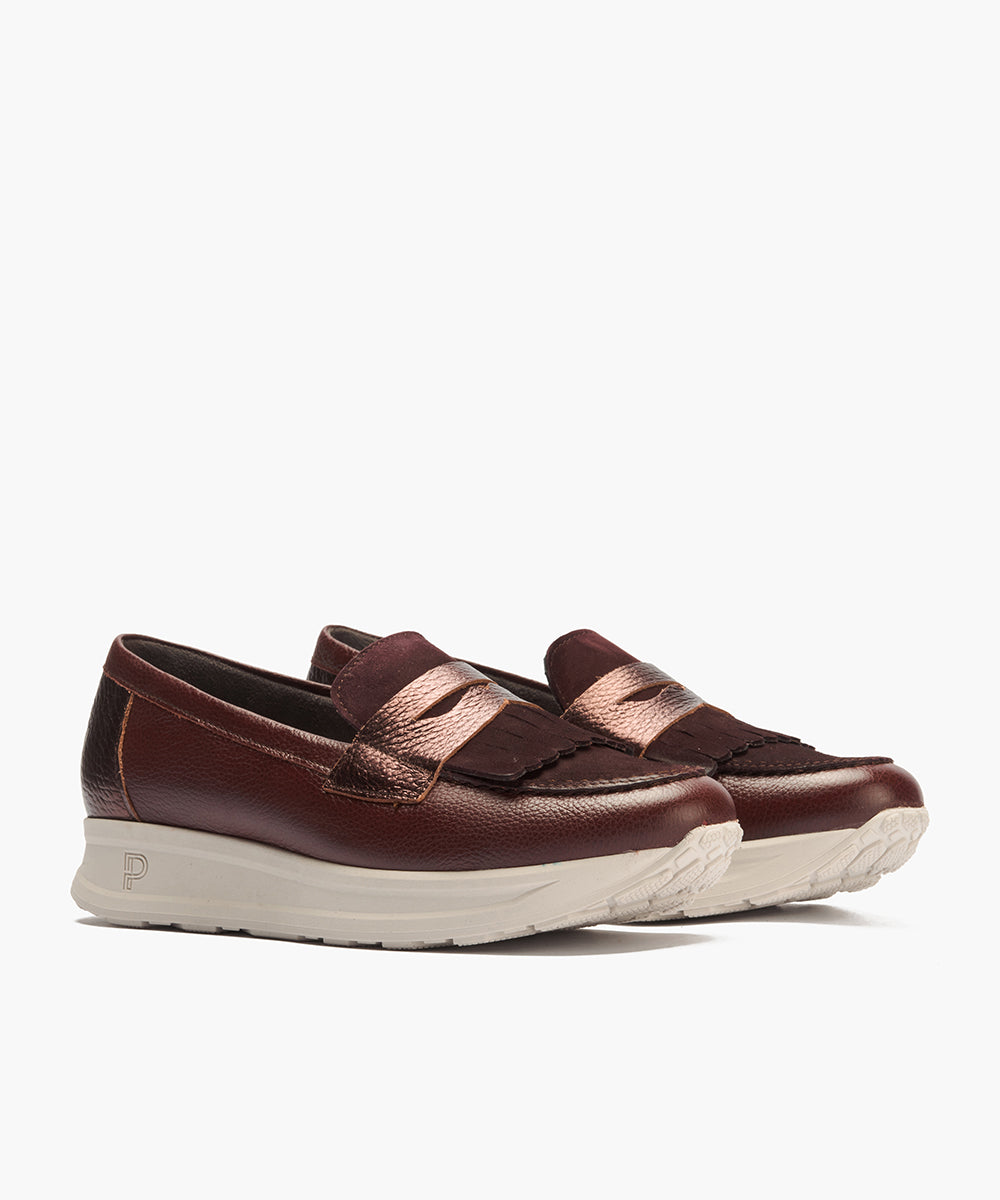 Mocasín antifaz flecos combinado napa grano, ante y laminado Burdeos