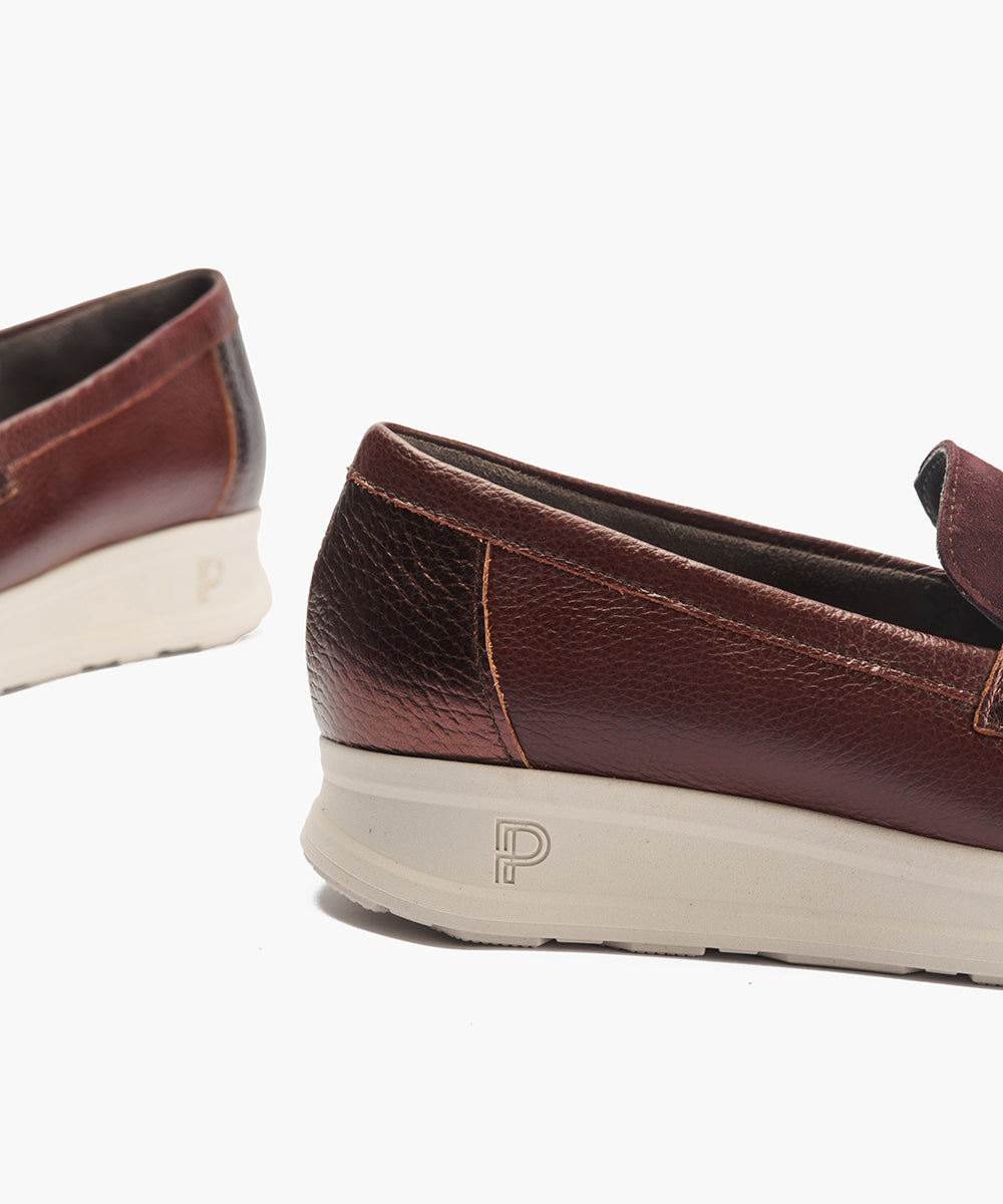 Mocasín antifaz flecos combinado napa grano, ante y laminado Burdeos