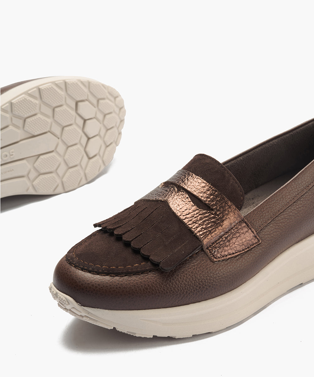 Mocasín antifaz flecos combinado napa grano, ante y laminado Marrón